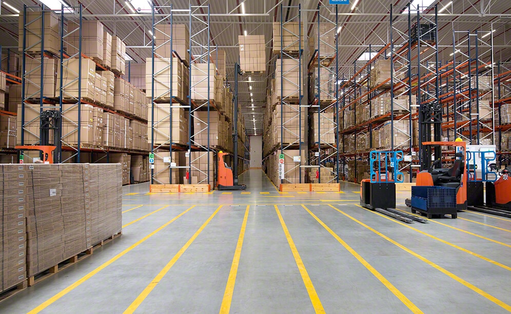 Efficient order picking system in the Decathlon warehouse in Poland Efficient order picking system in the Decathlon warehouse in Poland