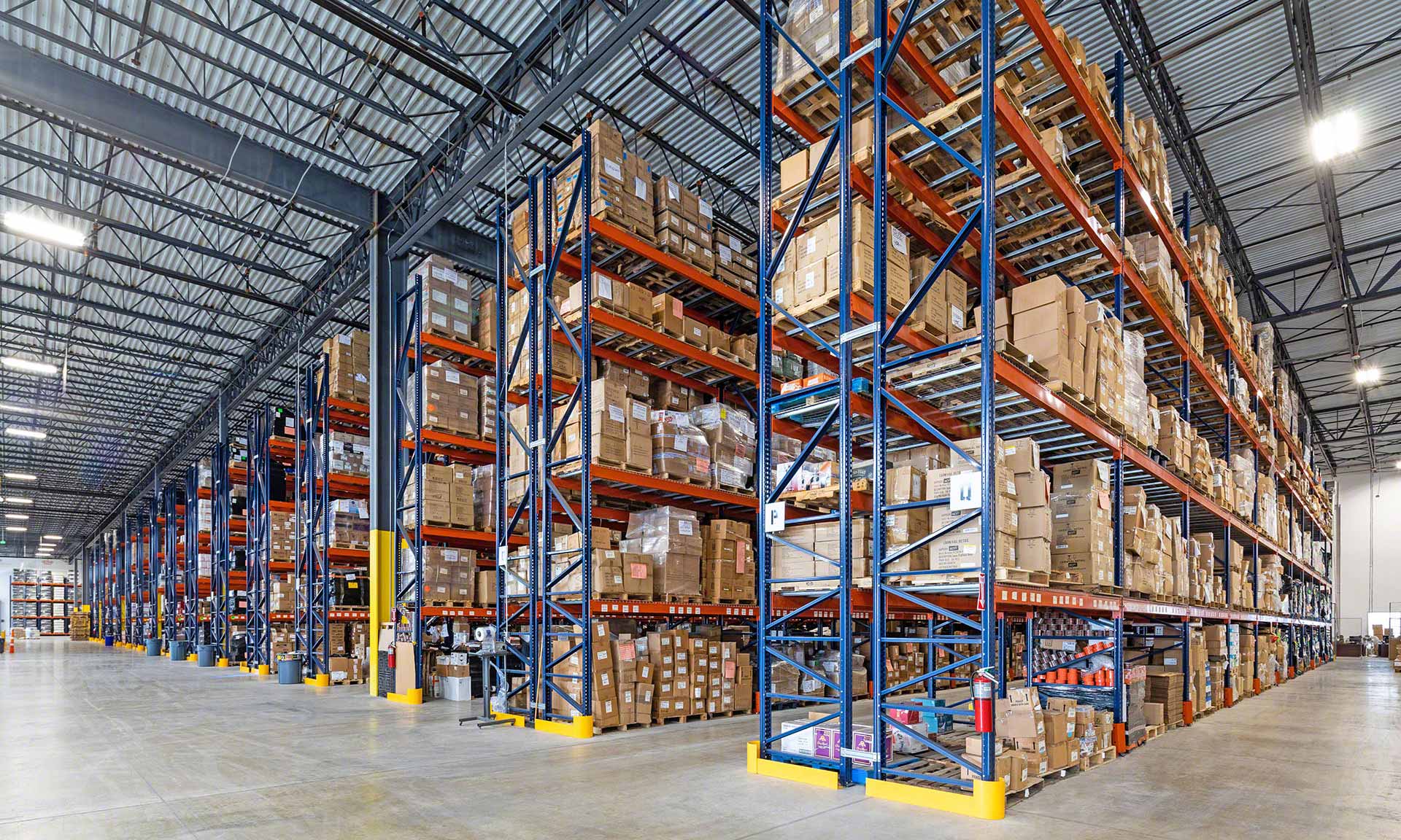 Dufry: direct access and massive storage of 30,000 SKUs Dufry: direct access and massive storage of 30,000 SKUs