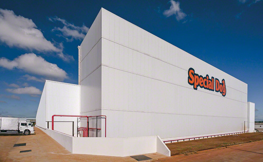 The pet food maker Special Dog provisions 25,000 points-of-sale with an automated clad-rack warehouse in Brazil The pet food maker Special Dog provisions 25,000 points-of-sale with an automated clad-rack warehouse in Brazil