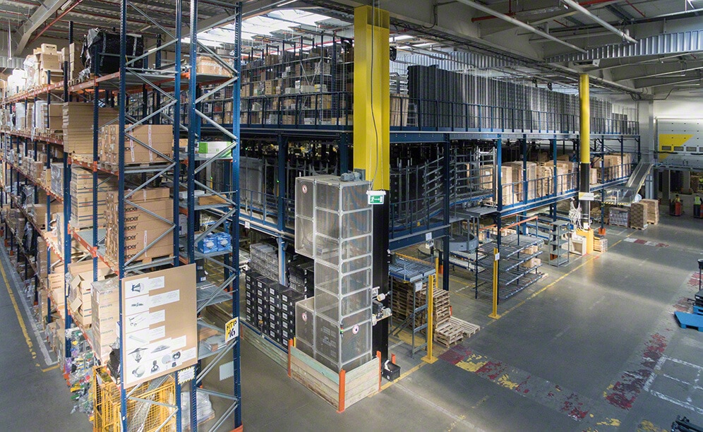 With a 35,000 pallet capacity, the logistics centre of the 3LP service operator and distributor becomes one of the largest, most efficient in Poland With a 35,000 pallet capacity, the logistics centre of the 3LP service operator and distributor becomes one of the largest, most efficient in Poland