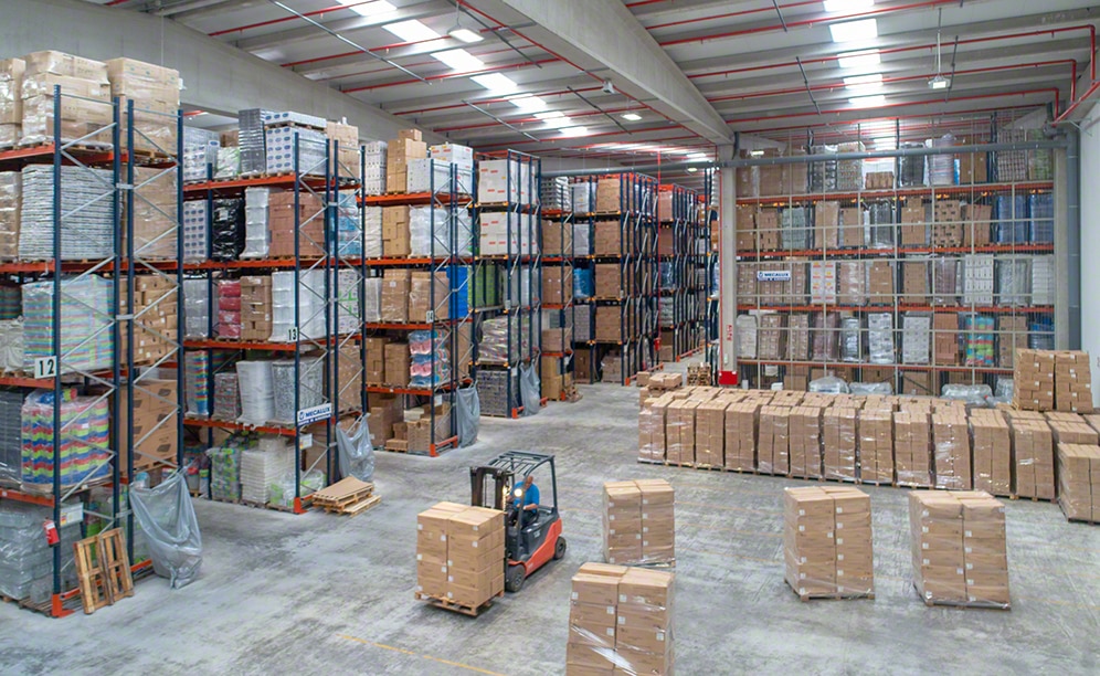Plásticos Vidal warehouse with products for pound shops in Valencia Plásticos Vidal warehouse with products for pound shops in Valencia