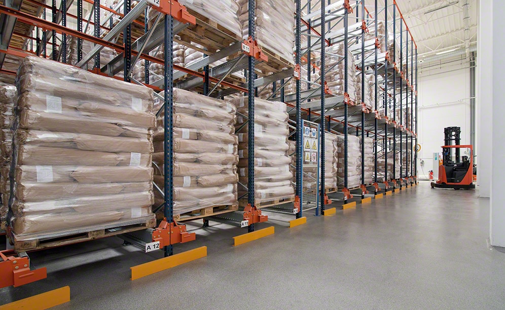 High-density storage systems from Mecalux in Eggs Product’s production centre High-density storage systems from Mecalux in Eggs Product’s production centre