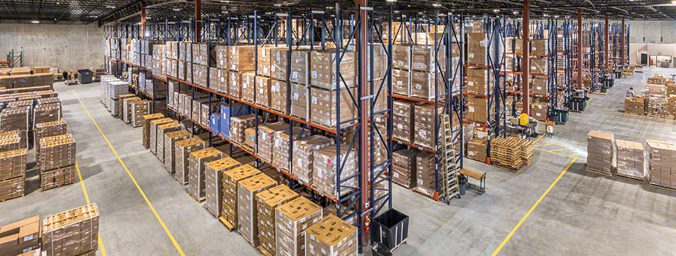 Interlake Mecalux pallet racks in the health and personal care products warehouse of Lil' Drug