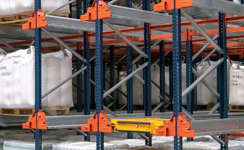 Semi-automatic Pallet Shuttle at Zuidnatie's warehouse in Belgium Semi-automatic Pallet Shuttle at Zuidnatie's warehouse in Belgium