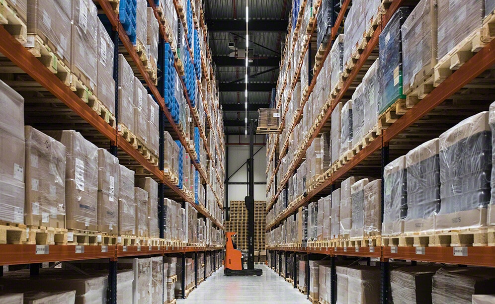 Warehouse for the logistics operator Van Rooijen located in Belgium Warehouse for the logistics operator Van Rooijen located in Belgium