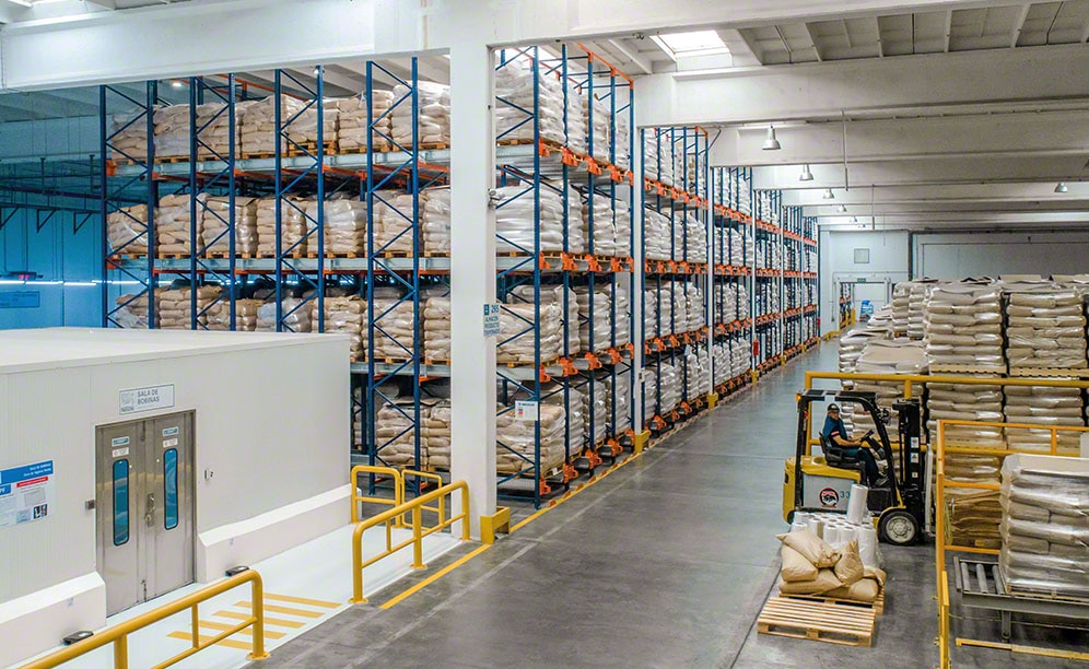 Nestlé is starting up a warehouse for the powdered milk line in Argentina Nestlé is starting up a warehouse for the powdered milk line in Argentina