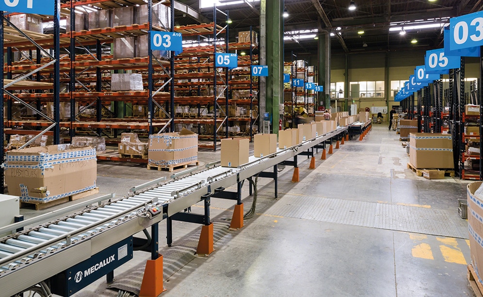 A full conveyor circuit multiplies the picking productivity of DYI goods manufacturer Vynex A full conveyor circuit multiplies the picking productivity of DYI goods manufacturer Vynex