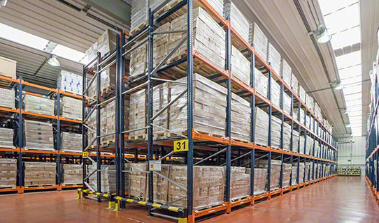 Push-back pallet racking