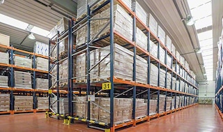 Push-back pallet racking Push-back pallet racking