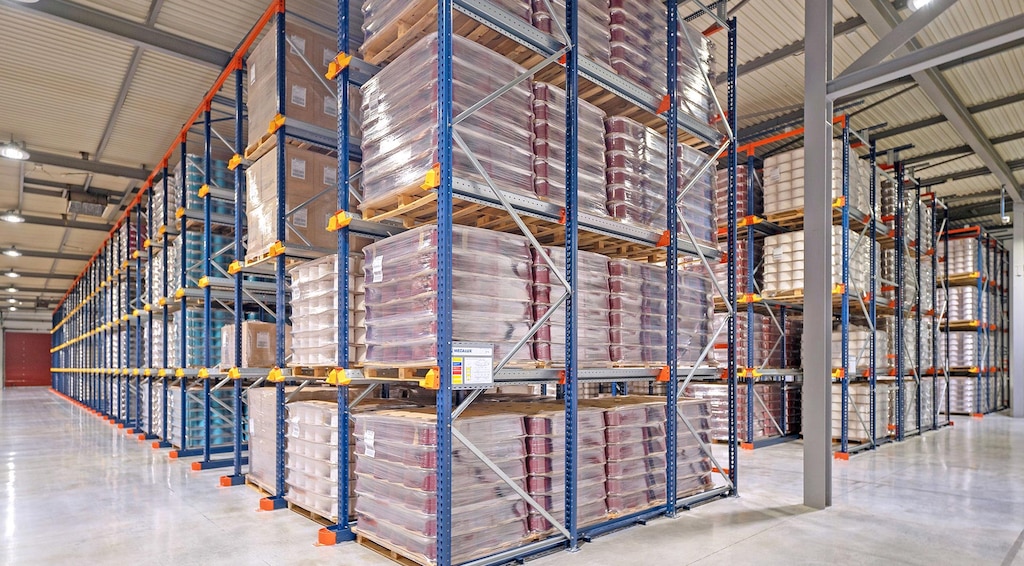 Drive-in pallet racking