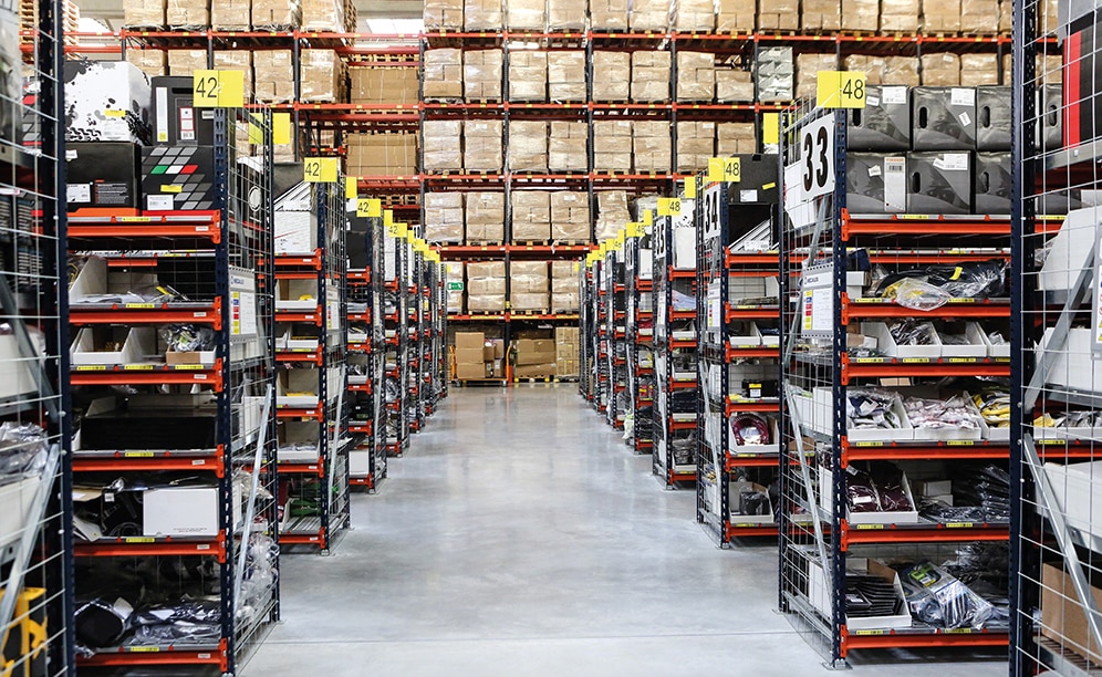A comprehensive conveyor circuit streamlines the order prep of an e-commerce pioneer A comprehensive conveyor circuit streamlines the order prep of an e-commerce pioneer