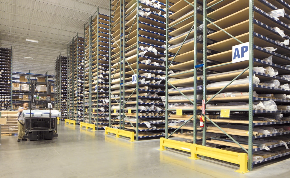 A special pallet racking solution sorts out the storage and handling of fabric rolls A special pallet racking solution sorts out the storage and handling of fabric rolls