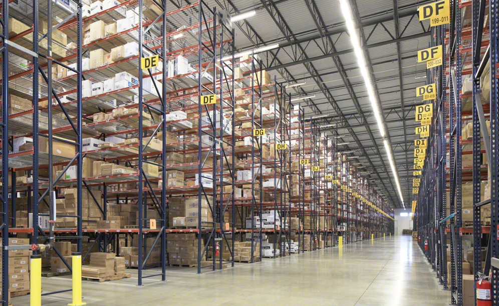Pallet racking solves the space problems of clothing wholesaler SanMar in its distribution centre in Dallas Pallet racking solves the space problems of clothing wholesaler SanMar in its distribution centre in Dallas